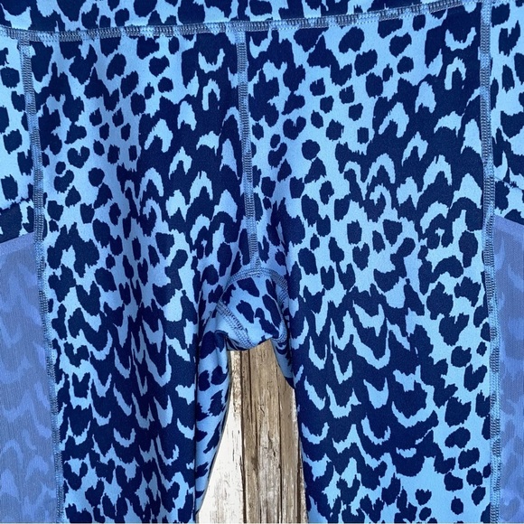 Fabletics Marina Sahara Blue Cheetah On The Go Powerhold Leggings - Picture 5 of 6